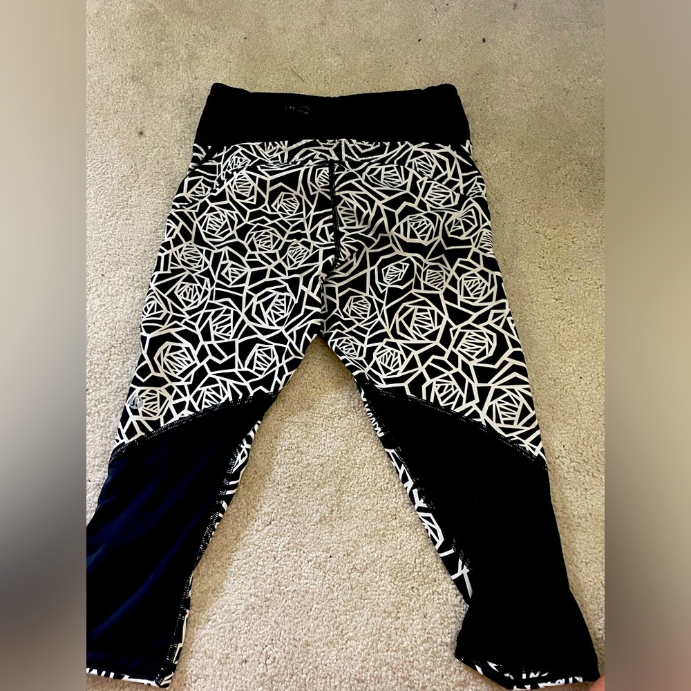 Women’s size 4 Lululemon capri leggings
